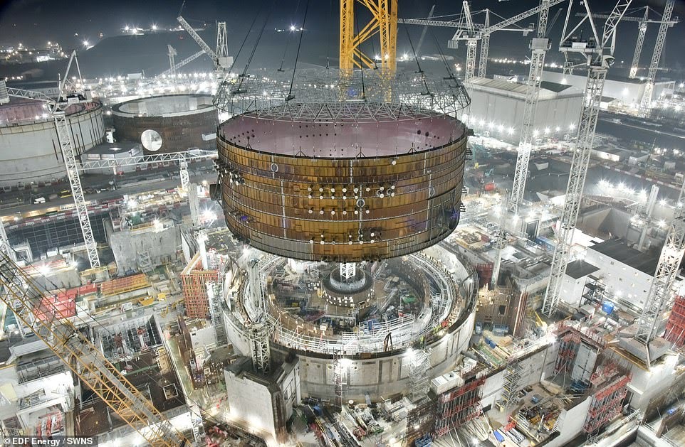 h_h64's tweet photo. #hpcawards great the hear our EDF CEO talking about the goosebumps of seeing ring 1 lift on HPC unit 2 and the importance of HPC to the future of the UK Nuclear Industry! Excited to find out the winners! https://t.co/KBf9ZerAAT