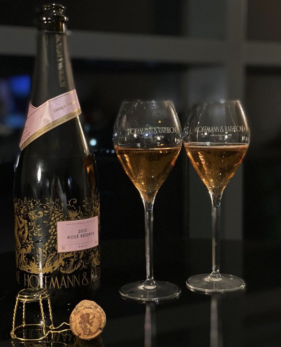 You should never stop drinking sparkling pink wine when the calendar ticks over to winter. 
Especially our divine Rosé Réserve. Perfect for all winter occasions, from Christmas Day to that special glass to see in the new year 🥂🎄 hoffmannandrathbone.co.uk/our-wines/rosé… #rosewine #christmaswine
