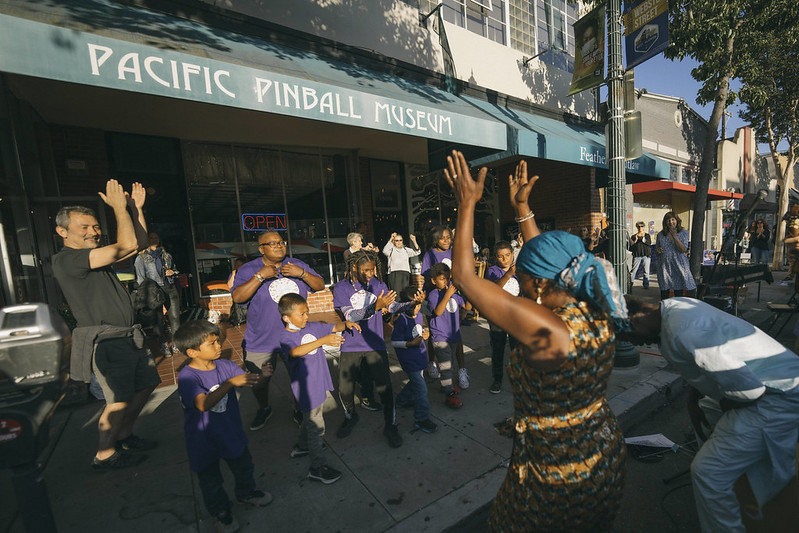 Rhythmix1's tweet image. Happy Day of Thanks and Giving!

We are grateful to our community for all the support you have given through the years. We give THANKS to YOU!

*Photo of Rhythmix Webster Street Art Walk by Maurice Ramirez