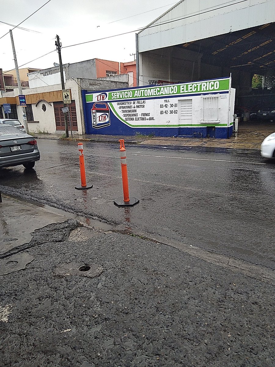 RAMOSGPE75's tweet photo. #PRECAUCION AL CONDUCIR
#LLUVIA MODERADA CENTRO DE MONTERREY.
#ENCIENDA SUS LUCES
#USE SU CINTURON DE SEGURIDAD
#GUARDE UNA DISTANCIA PRUDENTE
#USE SUS INTERMITENTES EN CASO DE SUFRIR UN IMPREVISTO EN SU CARRO
#USE SUS DIRECCIONALES PARA CAMBIO DE CARRIL O PARA DAR VUELTA. https://t.co/US2sSq8ROu