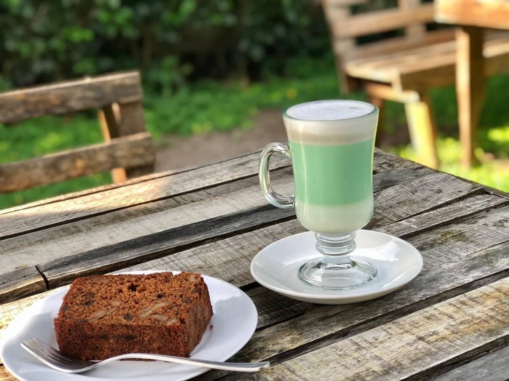 CafeColonMora's tweet photo. Estas tardes tan lindas, con olor a Navidad, son perfectas para compartir un Café o un Té  con nuestro Queque Aleman con olor a especies, ciruelas, pasas y nueces. 

Hoy la cita es en el Jardín de Café Colón.

Café Colón su lugar para compartir

@bryanmg77

#cafecolon #ciuda… https://t.co/UMAMCVL2mO