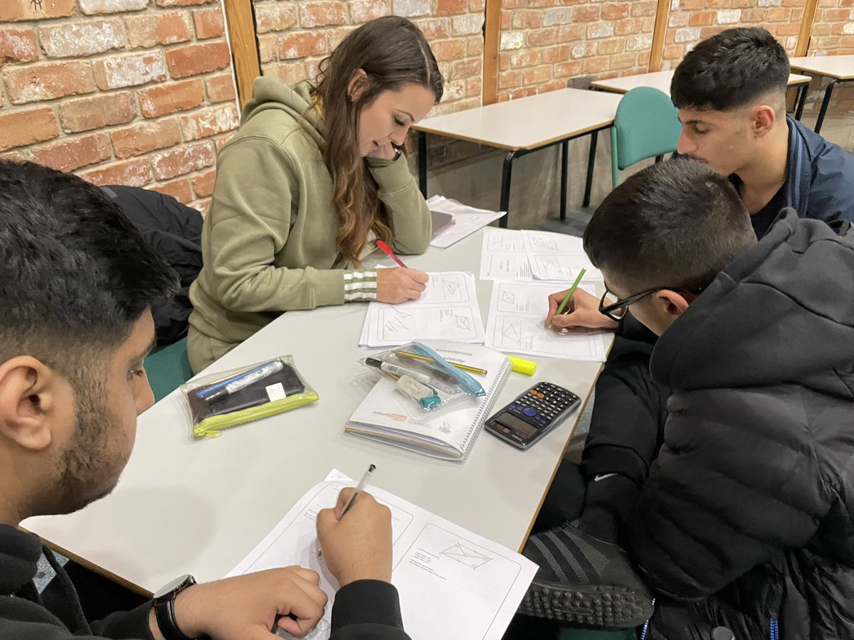 Fantastic evening after activities and Family Dining (Kingswood-style) of revision masterclasses from our subject expert AKA our Y11 advisors! <a href="/DixonsMA/">Dixons McMillan Academy</a> @DixonsMA_SVP