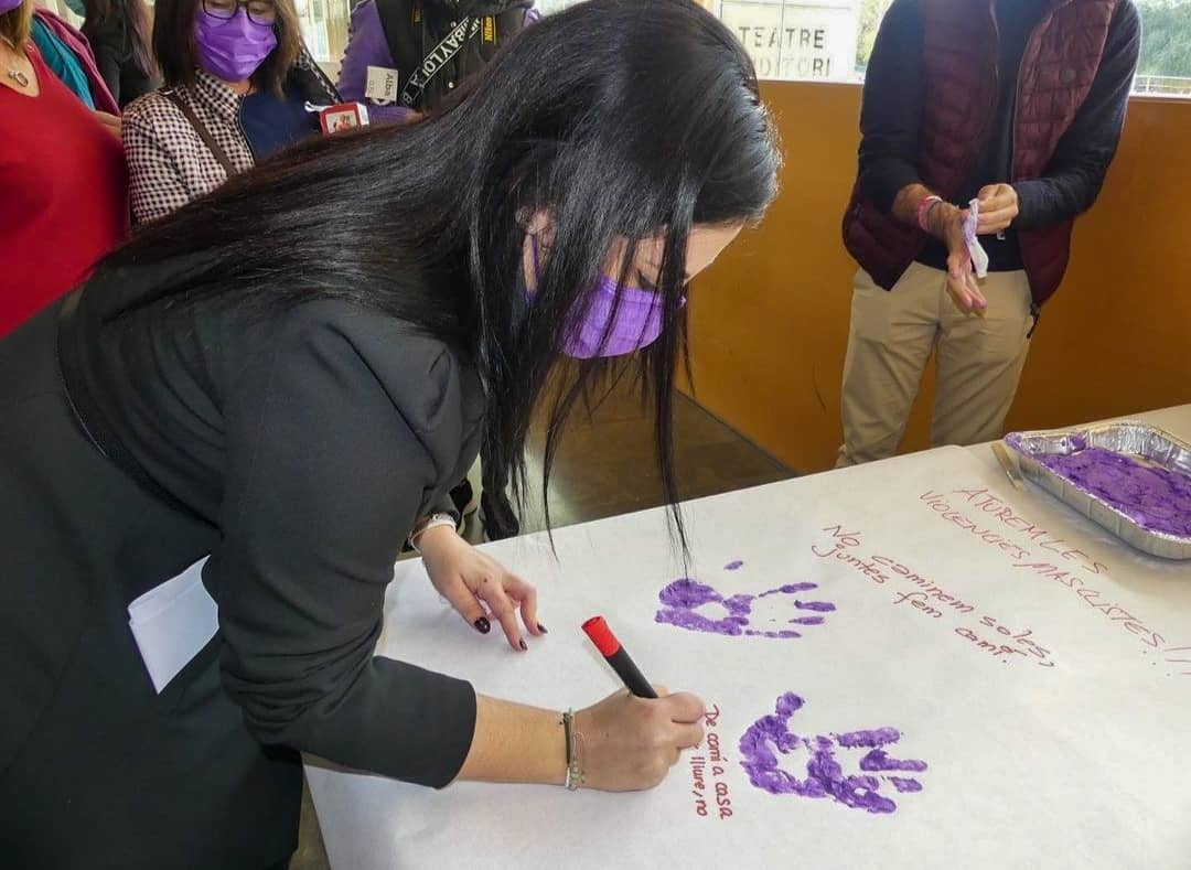pscsalou's tweet photo. 📸 Recull de fotografies de l'acte institucional d'aquest matí de lectura del manifest pel Dia Internacional de l’Eliminació de la Violència envers les Dones #25N, amb la participació de la regidora d'Igualtat @EBaezaSalou.

#PSC_Salou #Salou #25N https://t.co/zewKrl8paJ