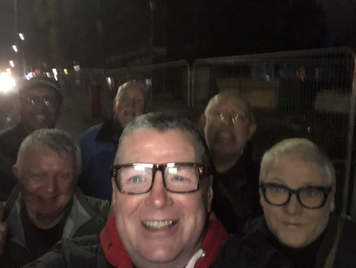 Bell45's tweet photo. Out delivering Independence newspapers with #Teamsouthside tonight @MhairiHunter @ZenGhani @CllrNMacLeod @JohnPee78244456 and bob https://t.co/IsmMvl57vI