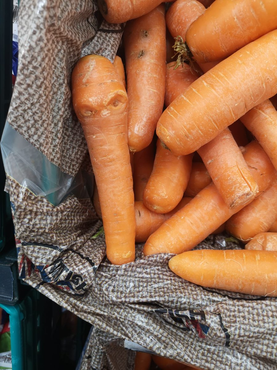 #KevintheCarrot was spotted on a surveillance mission tonight in <a href="/Tesco/">Tesco</a> Evesham. Good work <a href="/AldiUK/">Aldi Stores UK</a> I don't think anyone else noticed.