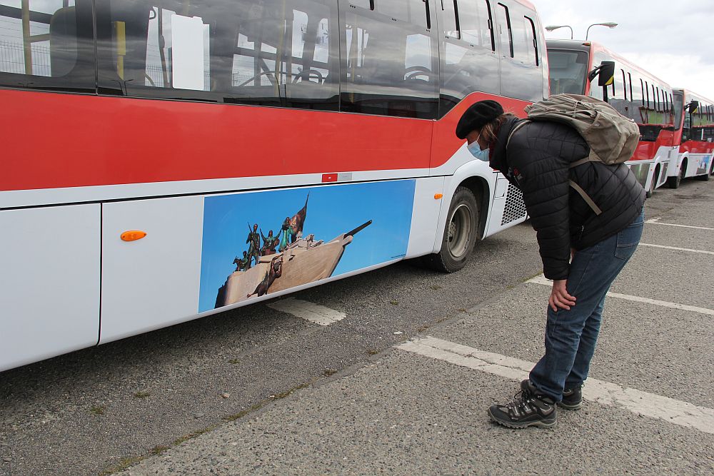 MTTMagallanes's tweet photo. 🥳Desde hoy podemos ver cómo nuestro servicio urbano de transporte #RedPuntaArenas se hace cómplice con nuestra ciudad a través del arte fotográfico, ya que exhiben obras de 7 fotógrafos regionales plasmando con ello pertenencia e identidad local. https://t.co/6U368z6bFc