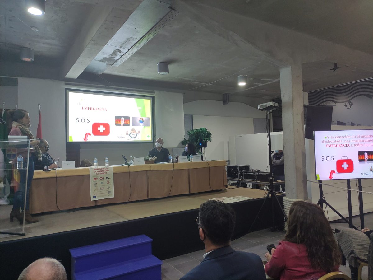 cadecadiz's tweet photo. Esta tarde @aemprende ha participado participado en la "I Jornada Ruta del Retinto" situación y   perspectiva  de esta raza autóctona de ganadería extensiva en la provincia de Cádiz.Organizado por el Ayuntamiento de Barbate.#retinto #ganadería #autóctono  #emprendimientorural https://t.co/RSqGKZSFTA