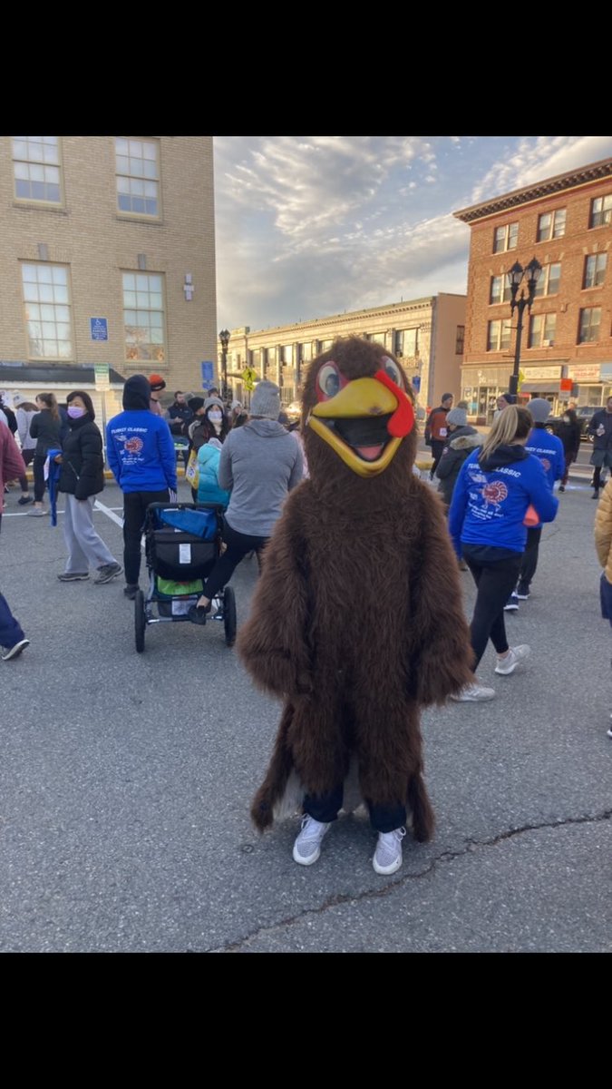 schultzlad3der's tweet photo. Great turnout this morning by @FraminghamFire and @FraminghamPD at the 2021 #turkeyclassic in @Framingham_MA great job Tim C. of FFD and Bob D. of the FPD for running a great charity event every year!!! https://t.co/MPbPotTg93