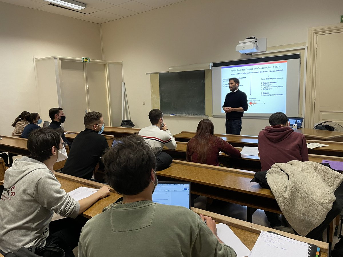 Quelle chance d'avoir eu Guillaume Bouveyron, expert en Réduction de risques de catastrophes à l'<a href="/AFD_France/">Agence Française de #Développement (AFD) 🇫🇷 🇪🇺</a>, à mon cours à la Sorbonne! "Il faut que tout le monde travaille ensemble pour qu'on puisse sauver des vies". Vision humanitaire et dvpt + climat/crises très interessante!