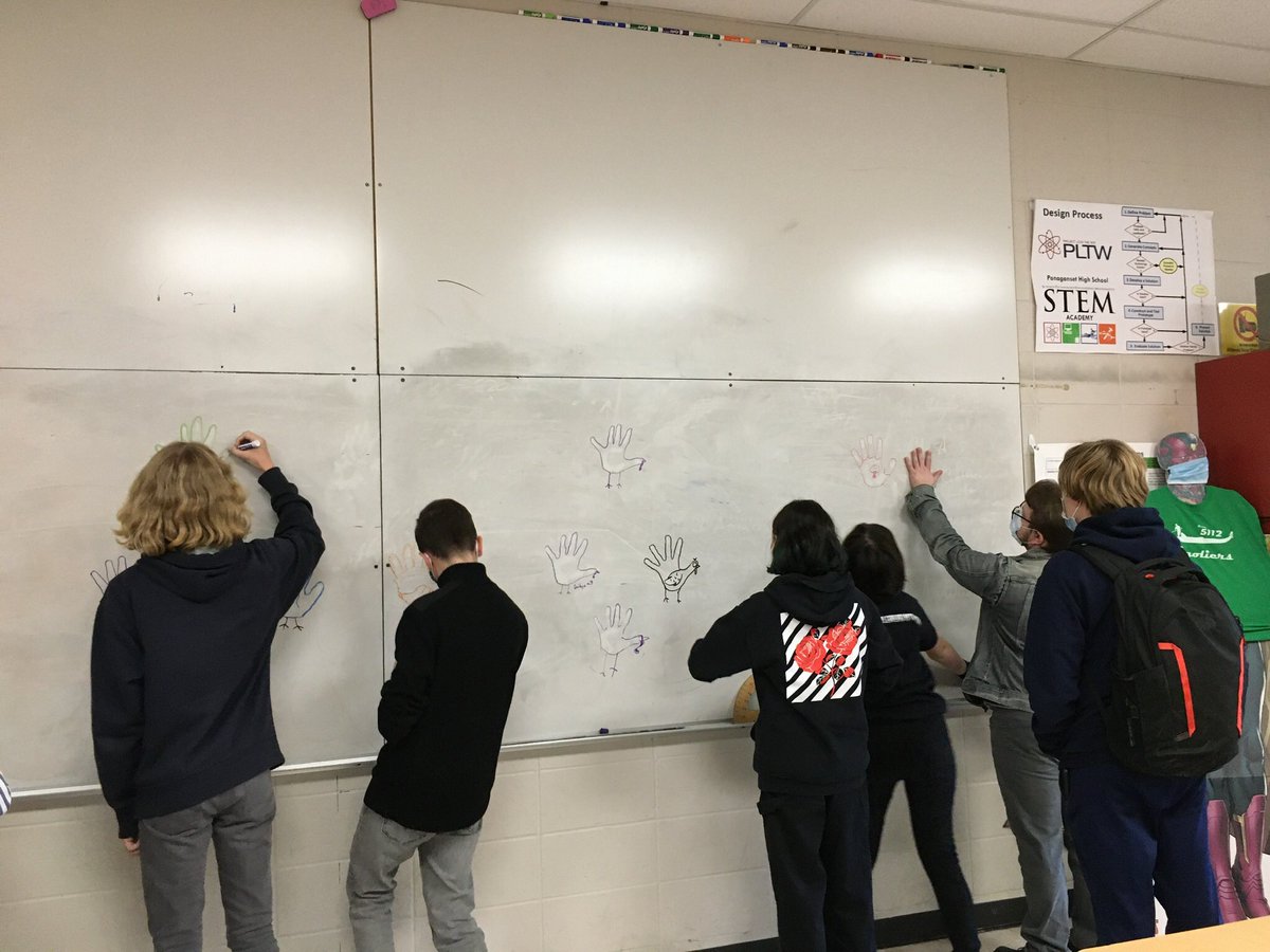 Gongoliers5112's tweet photo. Happy Thanksgiving! Here is some of our team members with our annual hand turkey drawing! #omgrobots #FRC #FIRST #Team5112 #yayrobots #robotics #Gongoliers https://t.co/wZyCkQCXFp