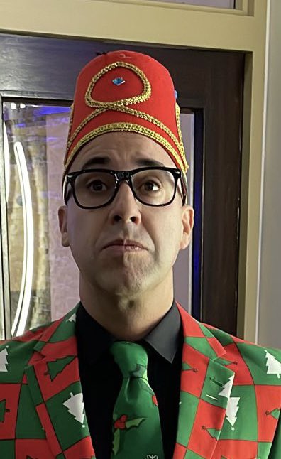 PottersResort's tweet photo. James will cry loudly if we donโt win the #norfolkbusinessawards #Table16 https://t.co/xXL2vRiHUz