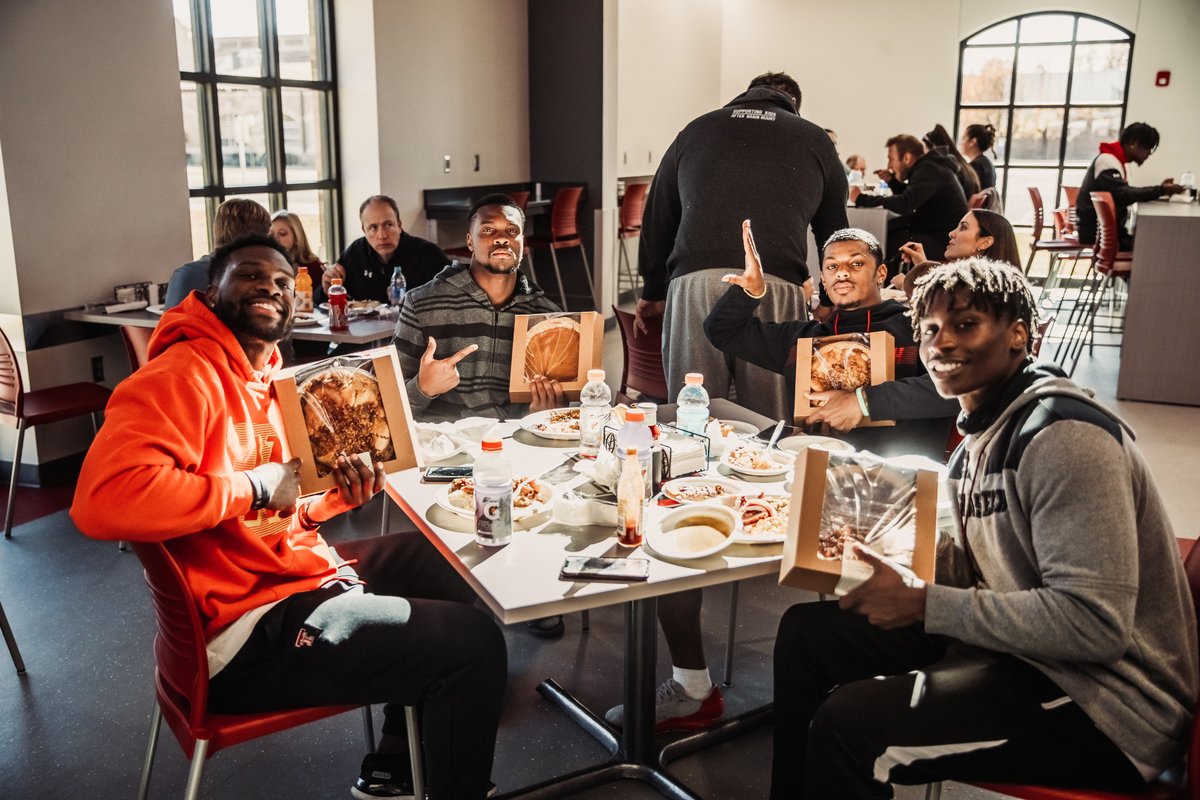 TexasTechFB's tweet photo. #HappyThanksgiving from the Red Raiders! https://t.co/5QPYgHssB6