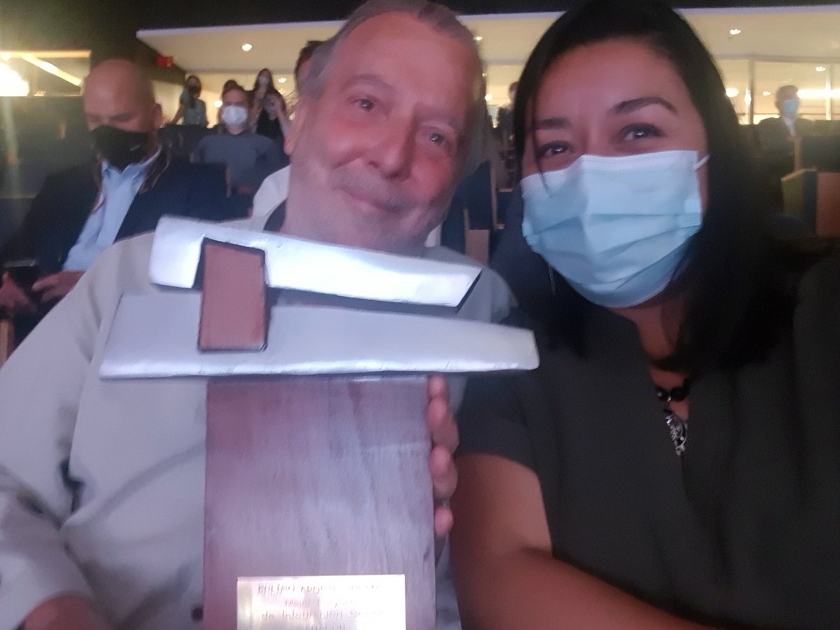 doris_gonzalez_'s tweet photo. #FelizJueves seguimos compartiendo felicidad y orgullo del Premio Aporte Urbano #PremiosPAU @CamaraCChC al Barrio Maestranza Ukamau.Que la Ciudad sea nuestro espacio d encuentro, la vivienda el espacio que nos cobije y entregue Dignidad #DemocratizarLaCiudad @MinvuRM @cndu_chile https://t.co/fTWJdSGqrj