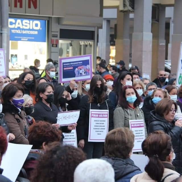 Balıkesir Kadın Platformunun düzenlemiş olduğu basın açıklamasına katıldık.
Kadına yönelik şiddete karşı hep birlikte mücadele edeceğiz.
#KadınaŞiddeteHayır
#İstanbulSözleşmesiYaşatır
#25KasımKadınaSiddeteHayır