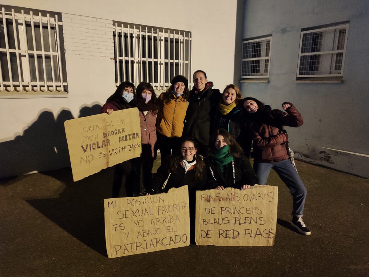AssFemAlcarras_'s tweet photo. Contra la violència masclista, ORGANITZACIÓ I AUTODEFENSA FEMINISTA! 💪👊 I molt Alkelarre! 🔥💜 #25N #DiaContralaViolènciaMasclista https://t.co/ZCLYur1OLU