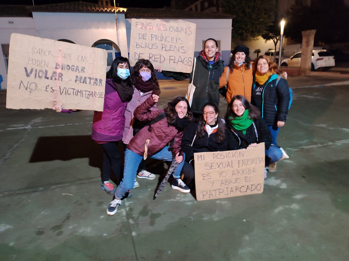 AssFemAlcarras_'s tweet photo. Contra la violència masclista, ORGANITZACIÓ I AUTODEFENSA FEMINISTA! 💪👊 I molt Alkelarre! 🔥💜 #25N #DiaContralaViolènciaMasclista https://t.co/ZCLYur1OLU