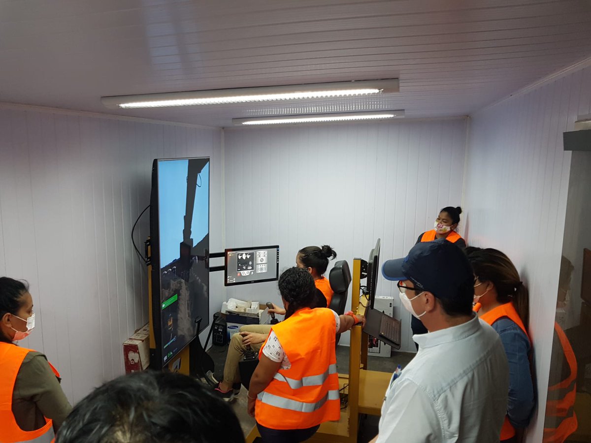 RutaTranschaco's tweet photo. Misión CAF - lote 7, Ruta PY09, presentación de técnica en campamento del Consorcio Asunción S.A y Asociados y recorrido en zona de obras. 
#RutaPY09  @AgendaCAF  @el_BID @mopcparaguay https://t.co/G3LFs5YYXD