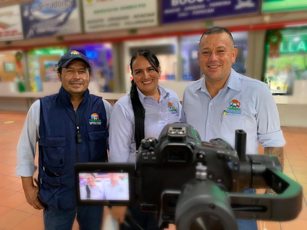 TTVillavo's tweet photo. ¡Estamos felices! Cada día buscamos la manera de construir un lugar ideal para todos en la terminal y, por supuesto, comenzamos con nuestra calidad humana y servicio
#VamonosenBus #TerminalInforma #TerminalTransportedeVillavicencio https://t.co/WoffUSQKmk
