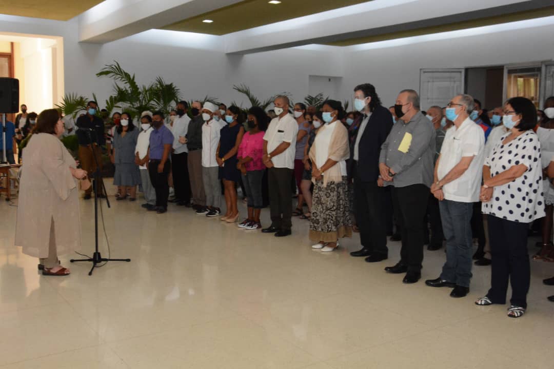 Rendimos merecido homenaje en el Palacio de la Revolución, a nuestro Comandante en Jefe #Fidel Castro Ruz en el V Aniversario de su fallecimiento, donde se realizó la firma del Código de Ética por los trabajadores.
#FidelPorSiempre
