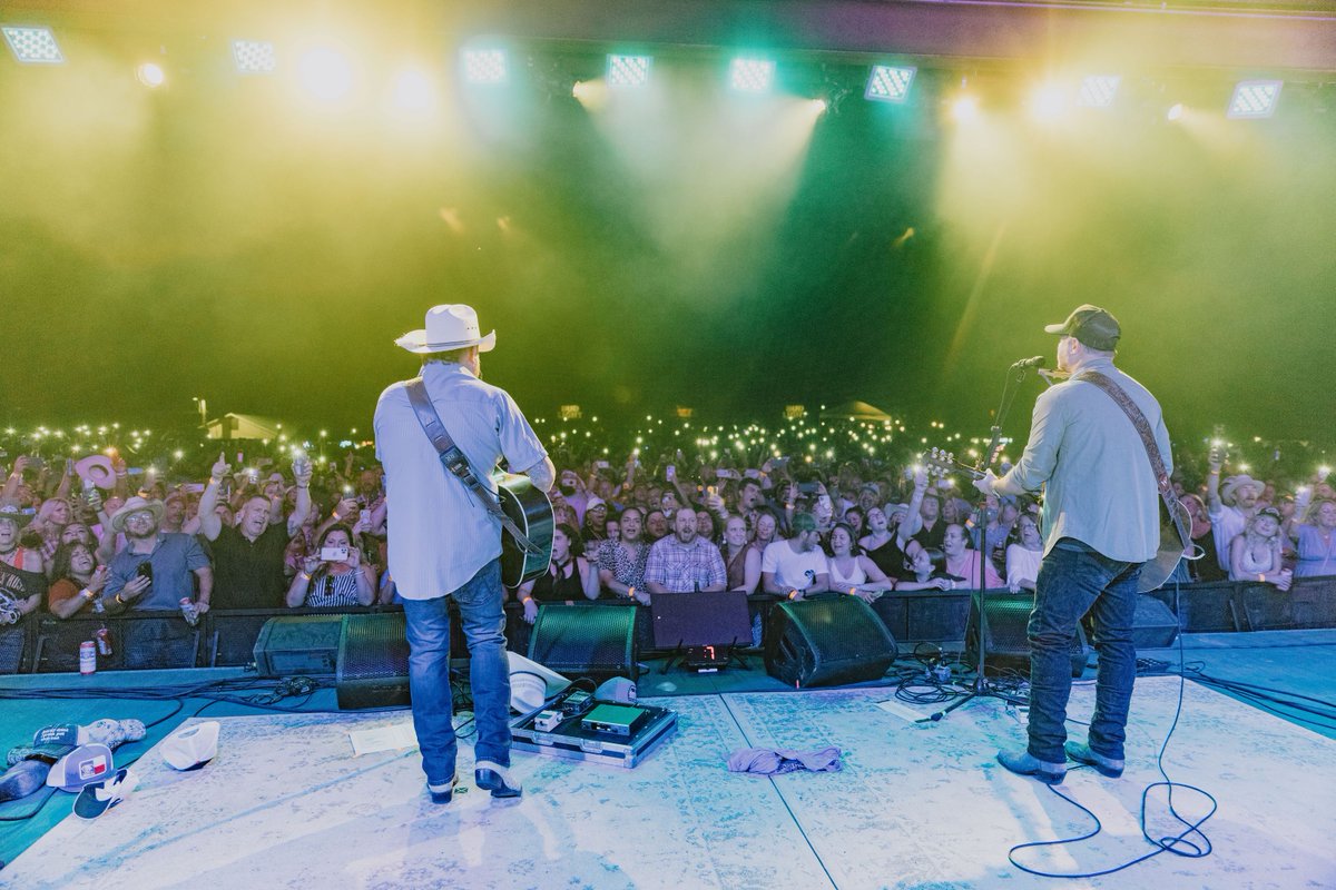 hmbandwt's tweet photo. Thankful for @shinerbeer and all of you guys, but that's nothing new. Happy #Thanksgiving!

📸: Brandon Aguilar https://t.co/s4KSguhQO8
