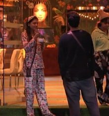 shravu54's tweet photo. Karan : Devo ne abhi bola malyalam me 
Teja : Awww.. Aur kuch ni bola 
Karan : Mai poocha bhi nhi , chahiye bhi nahi 
Teja : Reaction to poochta mere bare me 
Karan : Mere ko kya pta 
Teja : Idiot 😂

#Tejran • #BiggBoss15 https://t.co/XnDxWUoLxM