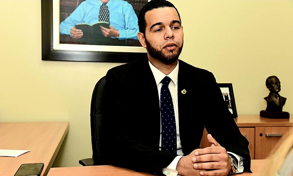 El Diputado <a href="/CarlosAmaranteG/">Carlos Alberto</a> rechaza que el gobierno  haya reducido más de 170 millones de pesos a los ministerios de Deportes, Juventud y Cultura. Es una muestra de insensibilidad frente a los jóvenes.
Ampliar en portales: bit.ly/3HTWhhv