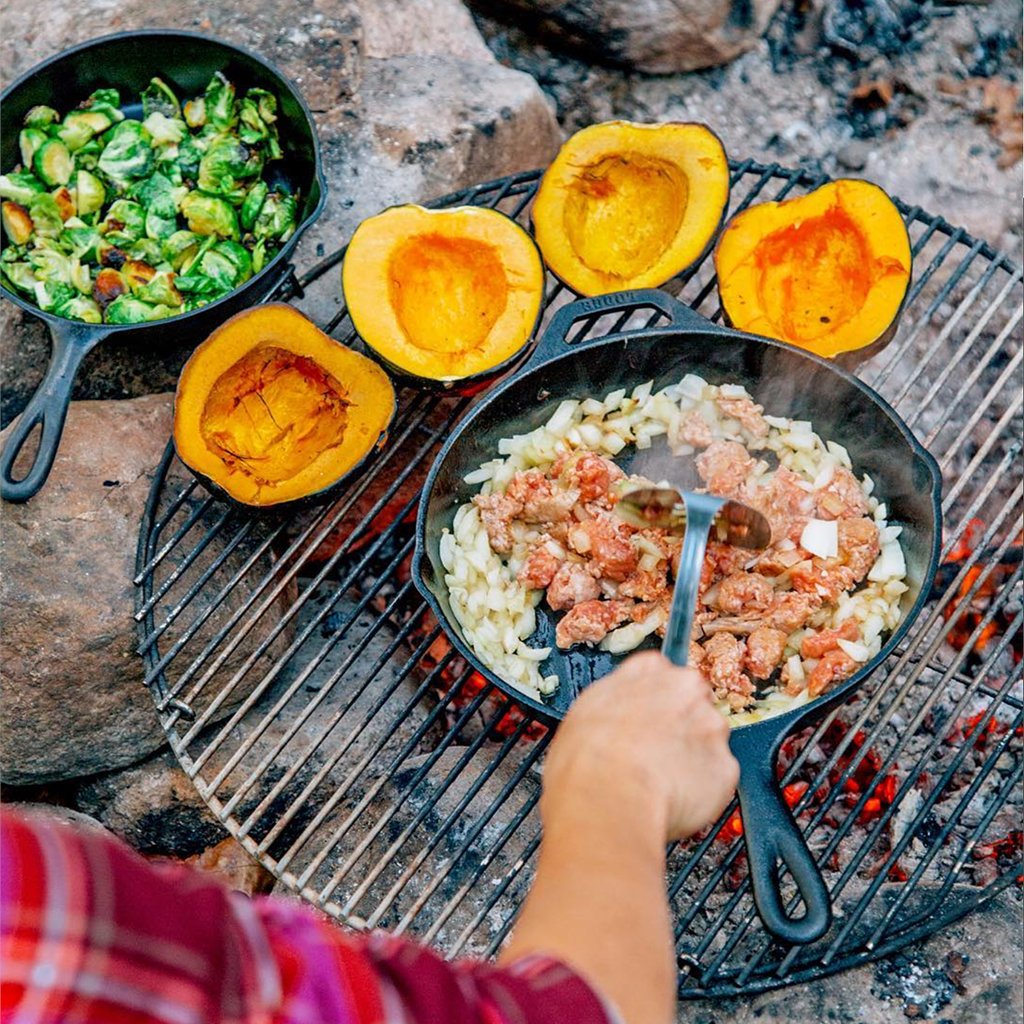 ROAVCustom's tweet photo. Happy Vansgiving! The folks @freshoffthegrid sure know how to cook an amazingThanksgiving meal while on the road. #vansgiving #friends #offthegrid #vanlife #vanconversion #sprintervanconversions #vanlifecamper #vanlifestyle #vanlifers #sprinter4x4 #custobuiltvans #Thanksgiving https://t.co/WzdTpFh4Xv