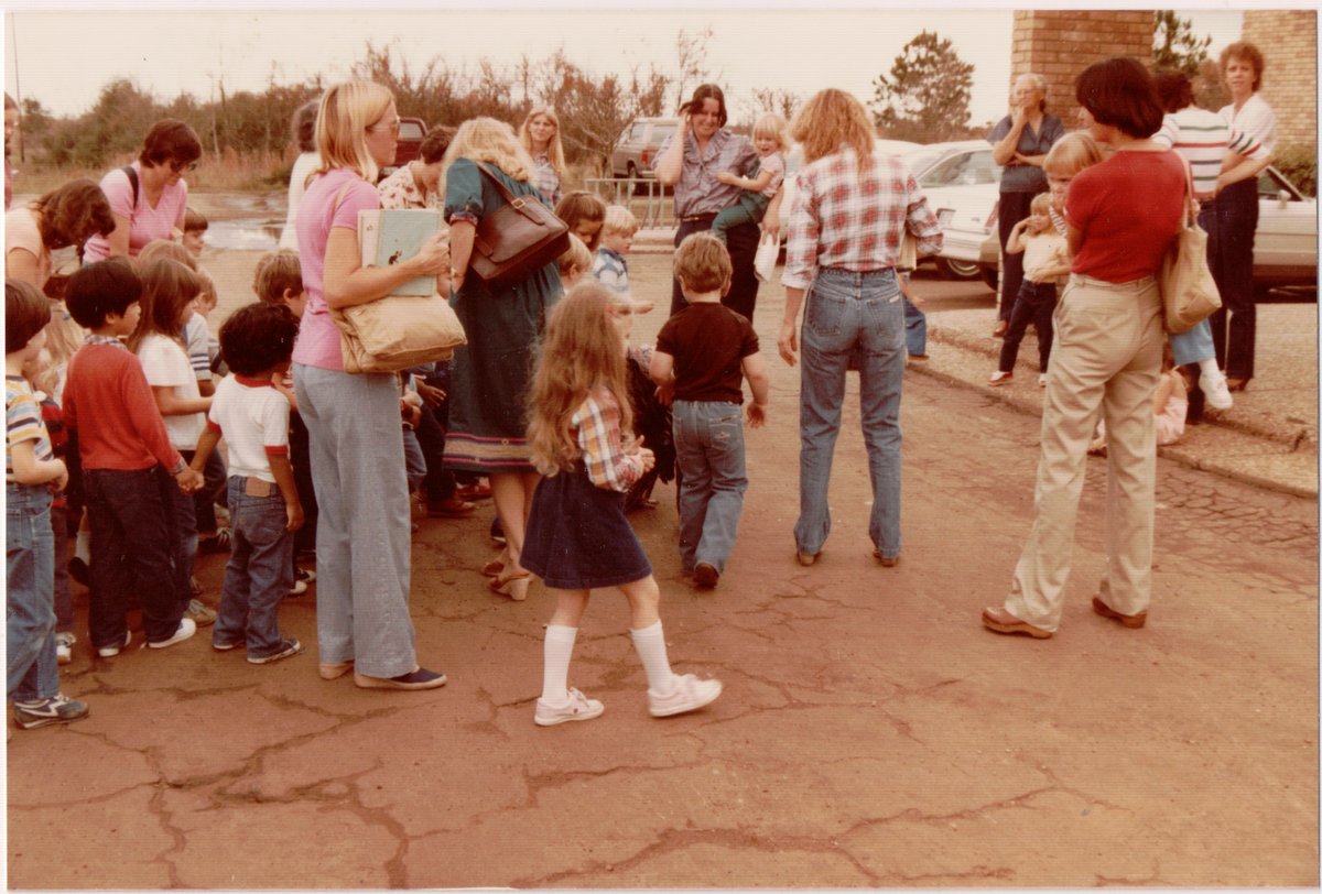HCPLdigiarchive's tweet photo. Happy Thanksgiving! 

Children gather to meet Tommy the Turkey at the original @tomballlibrary, November 1982.

Photo at: https://t.co/SFMcvw1WKp

#Libraries #archives #LibraryHistory #HarrisCounty #thanksgiving https://t.co/QWRL9kxQCJ