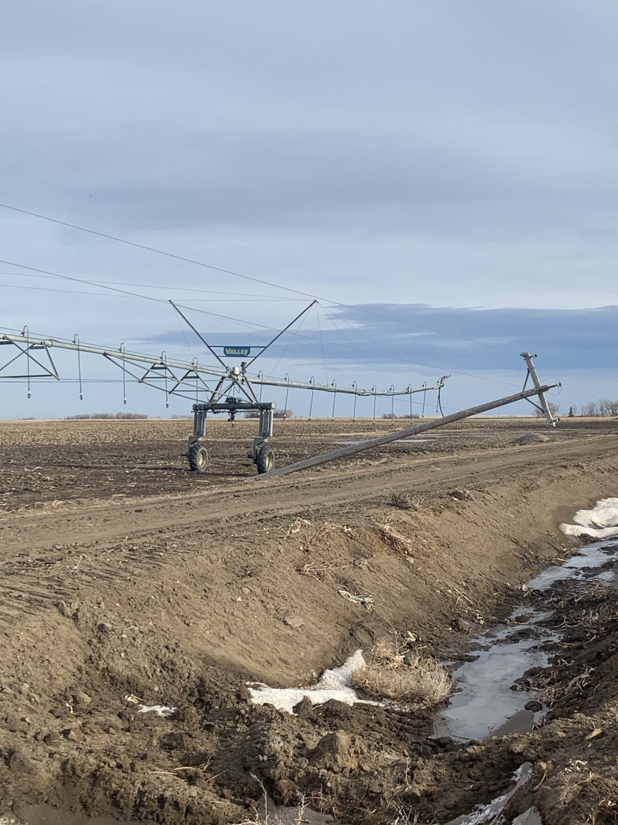 LeightonKolk's tweet photo. Perhaps it’s just my conservative political views that form my bias thinking most Canadian polls tend to lean more to the left. The question is wire we so pole erized today?  It’s like there’s a big Valley between. #learntopivot #galluppole #highvotage #whatsyourfakenewssource https://t.co/5975HnPXd1