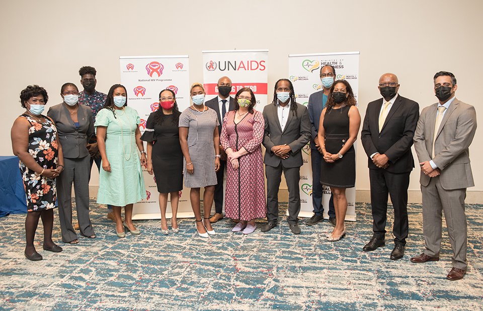 UnaidsJ's tweet photo. 🇯🇲 Parliamentarians committed to ending discrimination! We are proud to partner w/Members of Parliament to tackle #HIVdiscrimination &amp; provide all needed evidence, instruments &amp; support to leverage role as allies and critical influencers. Read more here👉https://t.co/JTcaLCiSLR https://t.co/IbxGlamKHI
