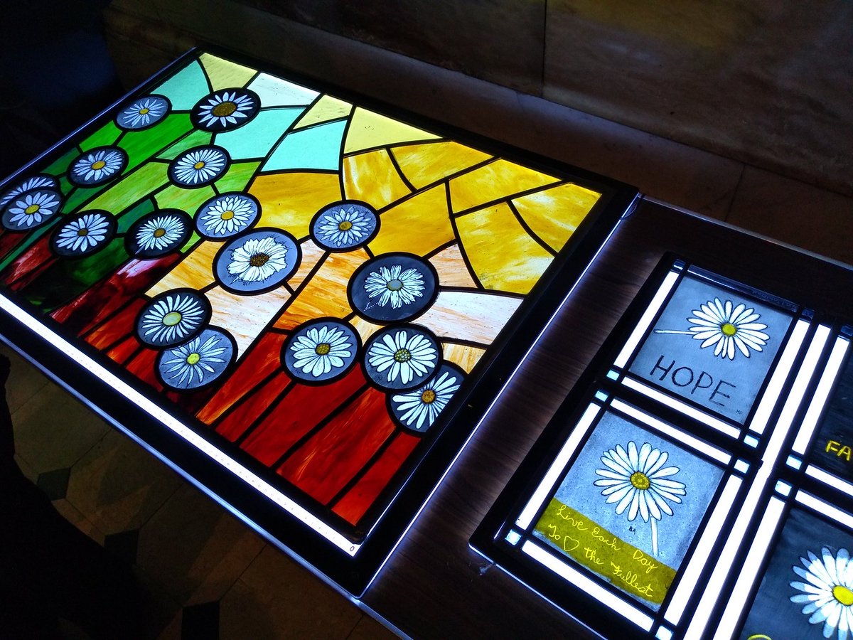 Some beautiful artwork to celebrate #16Days2021 Stained glass daisies made by survivors of #domesticabuse #beyondglasswalls