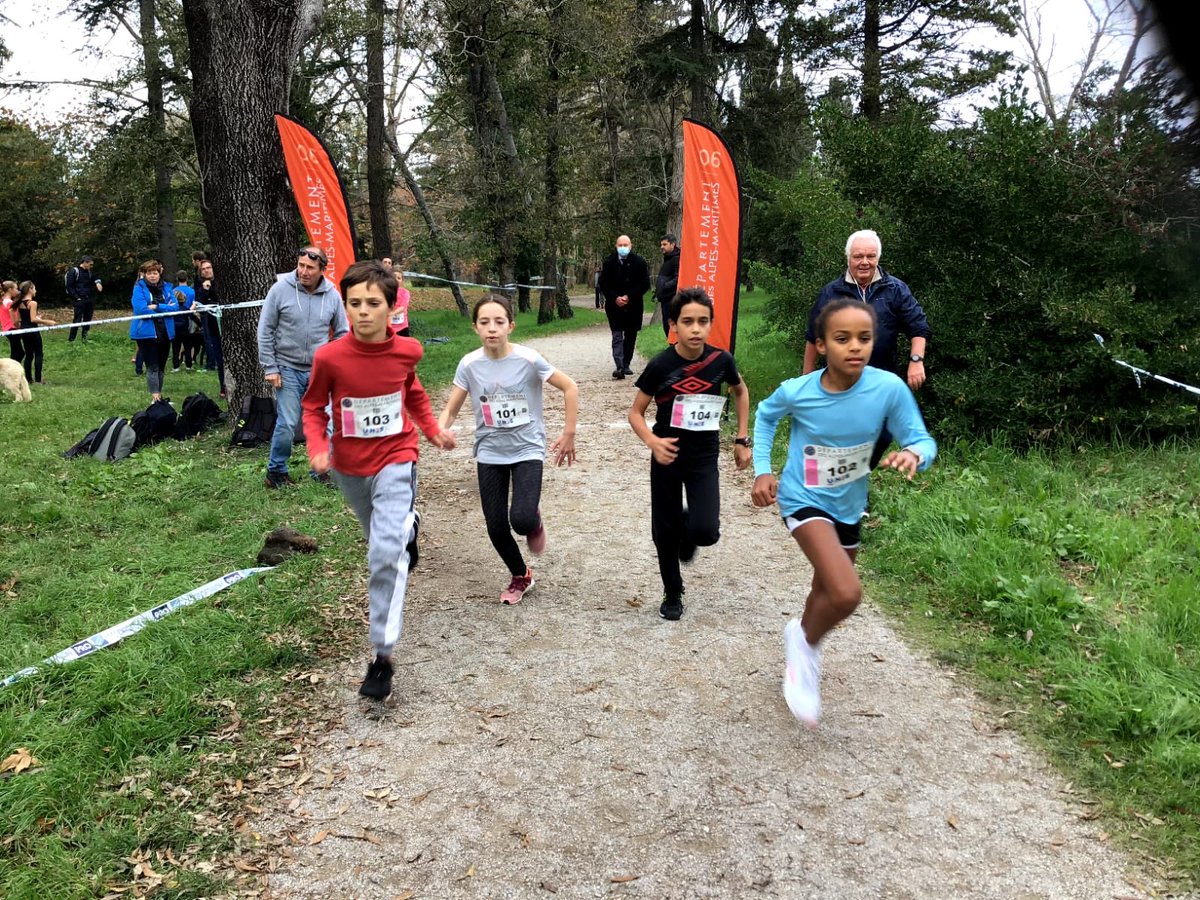 L’équipe mixte benjamines/benjamins a fini première au cross Départemental de l’UNSS. Félicitations à nos athlètes et merci à l’équipe EPS du collège. <a href="/UNSS06/">TEAM UNSS 06</a>