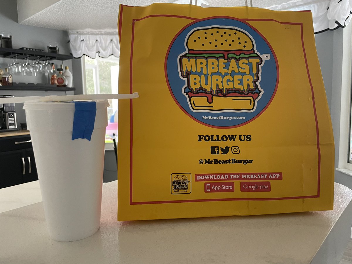 AstroFrye's tweet photo. Can’t spend thanksgiving with family this year, so what better way to spend it then with a @MrBeastBurger ? Sounds good to me 😁👍 https://t.co/1lS2mG3B7J
