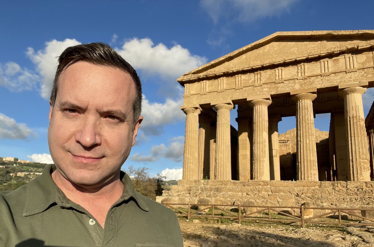 NewYorkOrbit's tweet photo. Happy Thanksgiving, friends! While they don’t celebrate it officially here in Sicily, the locals are clearly grateful many moments throughout their day. I hope to be more like that myself. 

And that’s what I learned in temple today. https://t.co/05WtpOArKb