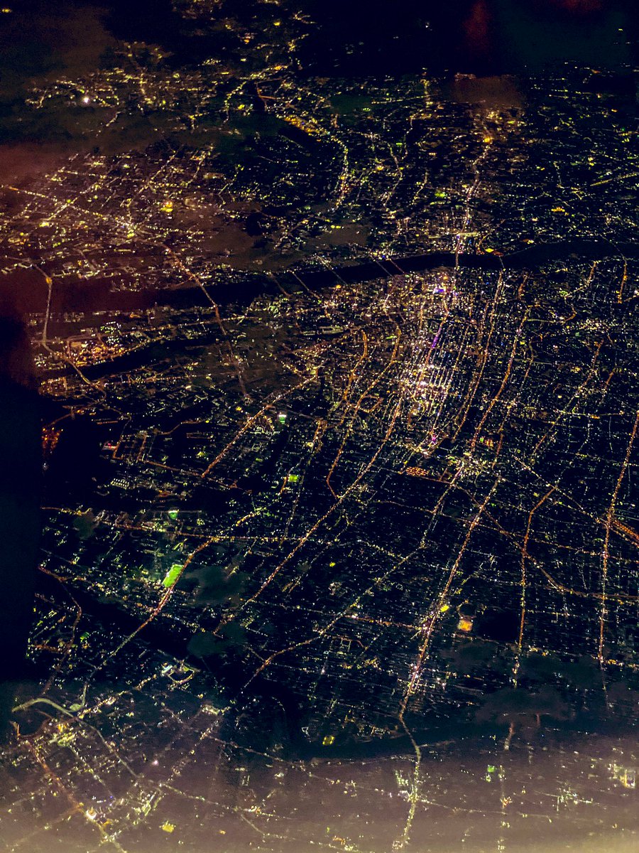 078422067's tweet photo. 大阪上空
出張帰りの夜景です。
#大阪 #nighit ＃夜景 https://t.co/cDJb5CycXn