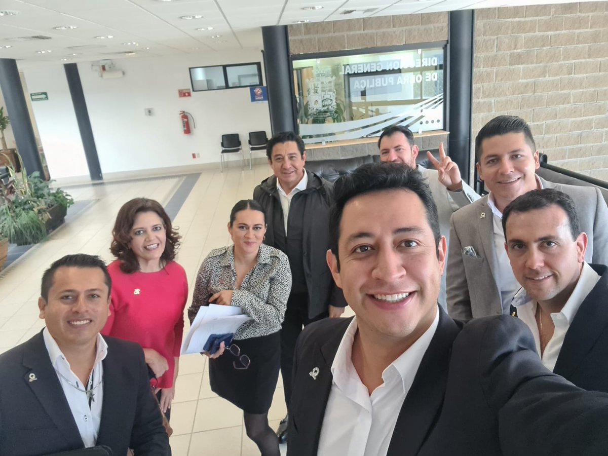 CANACINTRA_Leon's tweet photo. Agradecemos la apertura del director de @DGOP_Leon  al recibir a nuestro Comité de Construcción, para presentar las líneas de acción y mostrar los programas de profesionalización, que, con respaldo del Ing. @rsolanourban, nuestro presidente, serán acciones que trasciendan. https://t.co/uL8LnhByCI