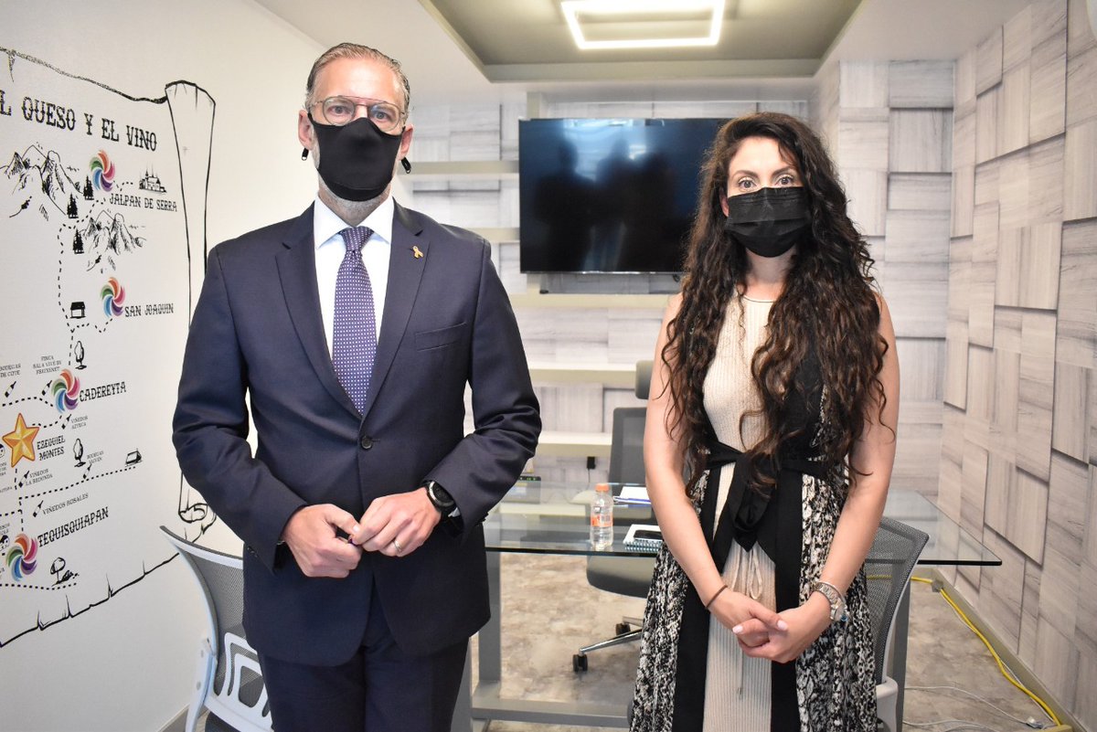 mdelprete's tweet photo. El acercamiento con los distintos organismos queretanos nos permite conocer de primera mano las necesidades y propuestas de todos los sectores económicos y ambientales, esta tarde me reuní con la presidenta de la #FECAPEQ, Viridiana Nava. #JuntosAdelante https://t.co/RfFbY87YjB