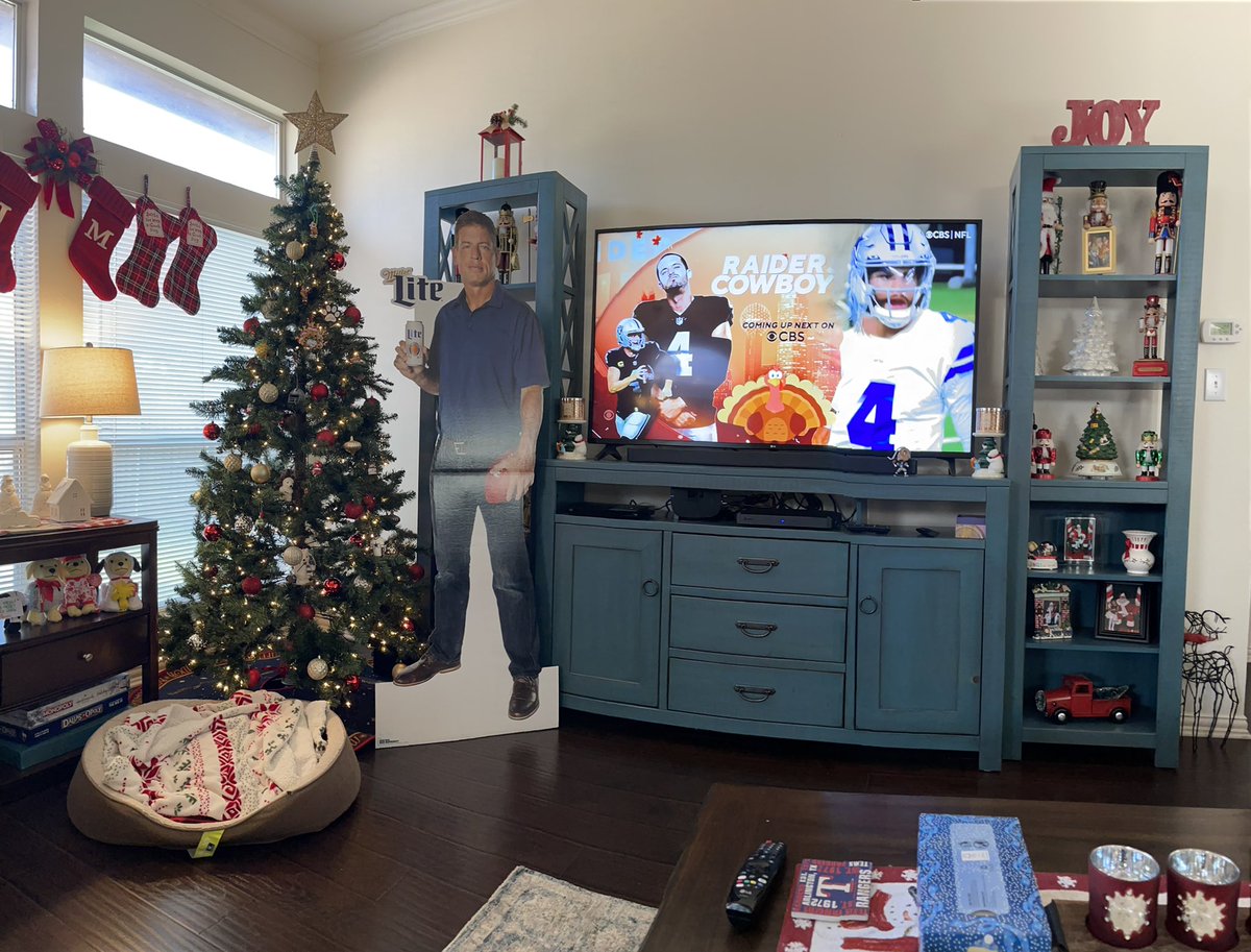 Zap_City13's tweet photo. Happy Thanksgiving from my house! Special guest Saint Troy just happened to stop by for the @dallascowboys and #Raiders game this afternoon! #GoCowboys @TroyAikman @Buck @CBSSports @NFL 🔥🔥🔥 https://t.co/U3TgJmNrf7