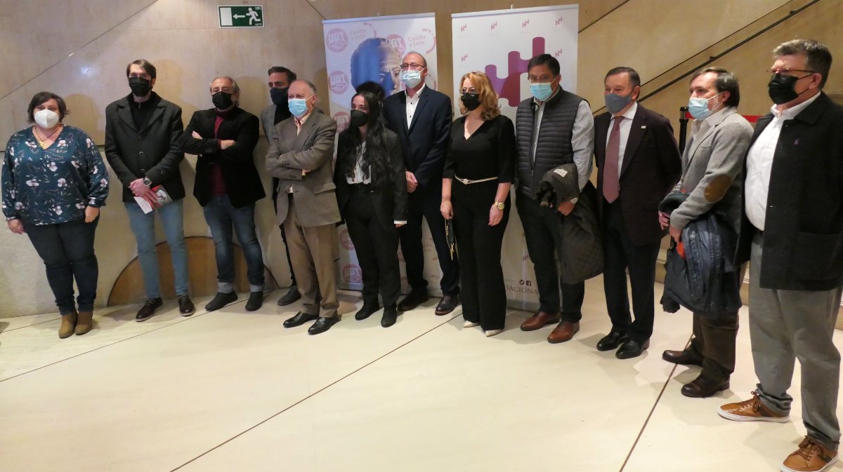Distinciones Pablo Iglesias de dos años: "Premios a los valores humanos y sociales": Lola Herrera, UCI y ayuda a domicilio, entre otros
avilared.com/art/58636/prem…
<a href="/UGT_Avila/">UGT Ávila</a> <a href="/UGT_Comunica/">UGT</a> <a href="/UGTCyL/">UGT Castilla y León</a> @Fundacion_Avila <a href="/PYFANO/">PYFANO</a> <a href="/ContraCancerAV/">AsociacionContraelCáncerÁvila</a> <a href="/Accem_ong/">Accem</a> <a href="/NoelRendiFisico/">Noèl Martín Infante</a> <a href="/Salud_JCYL/">Salud JCYL</a>
