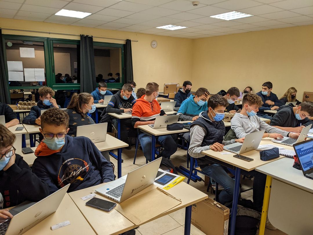 Les jeunes de 2des Bac Pro Agricole tous connectés grâce au Conseil Régional des Pays de la Loire...<a href="/C_MORANCAIS/">Christelle MORANÇAIS</a> <a href="/avecAndreMartin/">Avec André Martin</a> <a href="/paysdelaloire/">Pays de la Loire</a>