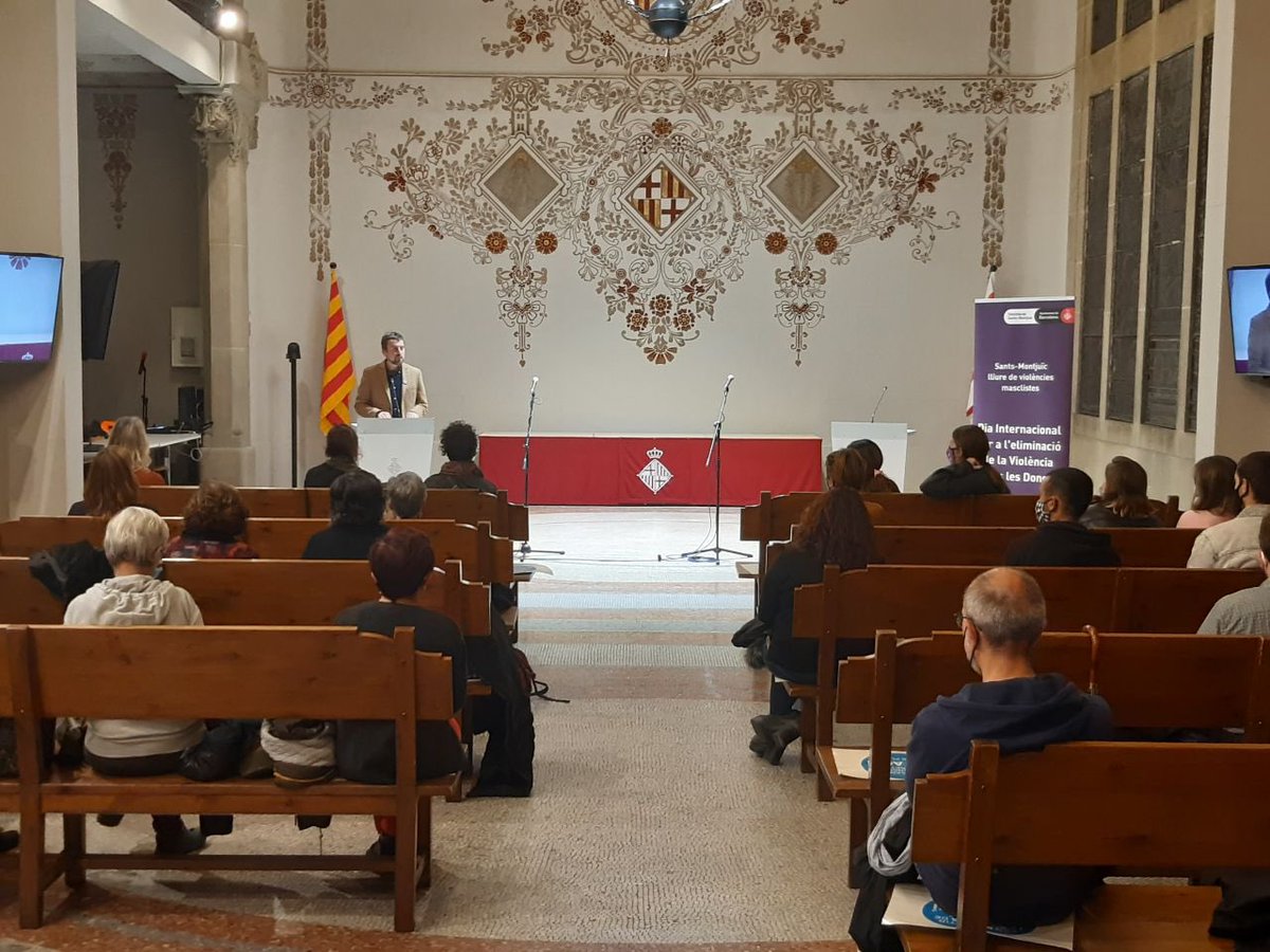 neusmunte's tweet photo. Acte central del dia per a l’eliminació de les violències masclistes a Sants-Montjuïc, amb lectura del manifest per part del programa Dones Amunt i la força de la música i poesia d’@OlzaOlzeta i Júlia Boob.
#25N #niunamenys https://t.co/DeHLu81xqU