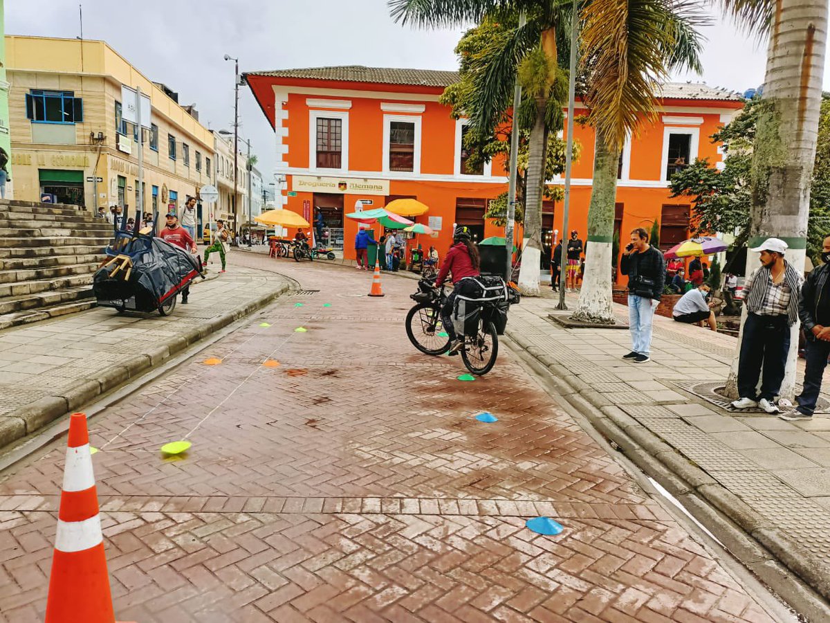 ansvcol's tweet photo. En el marco de la implementación de la estrategia de Sistema Seguro y la Semana del Movilidad en Fusagasugá se realiza pista de habilidades a ciclistas resaltando la importancia de conocer las normas de tránsito y mejorar la conducción de sus vehículos. #ANSVEnLosTerritorios https://t.co/VSZUl8GY2d