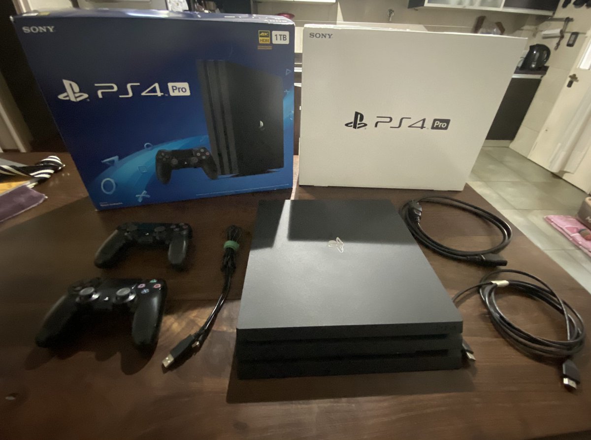 JulyCuervo98's tweet photo. 🎮🚨!!SE VENDE!!🚨🎮

Amigos como andan? 
Quería comentarles que estoy vendiendo mi PS4 Pro de 1TB comprada en 2019, y sinceramente está como nueva, con caja, 2 mandos y Todos los accesorios!!

Si alguno está interesado o saben de alguien que si no duden en contactarse conmigo 🙋🏻‍♂️ https://t.co/KpV4ZfIEoW