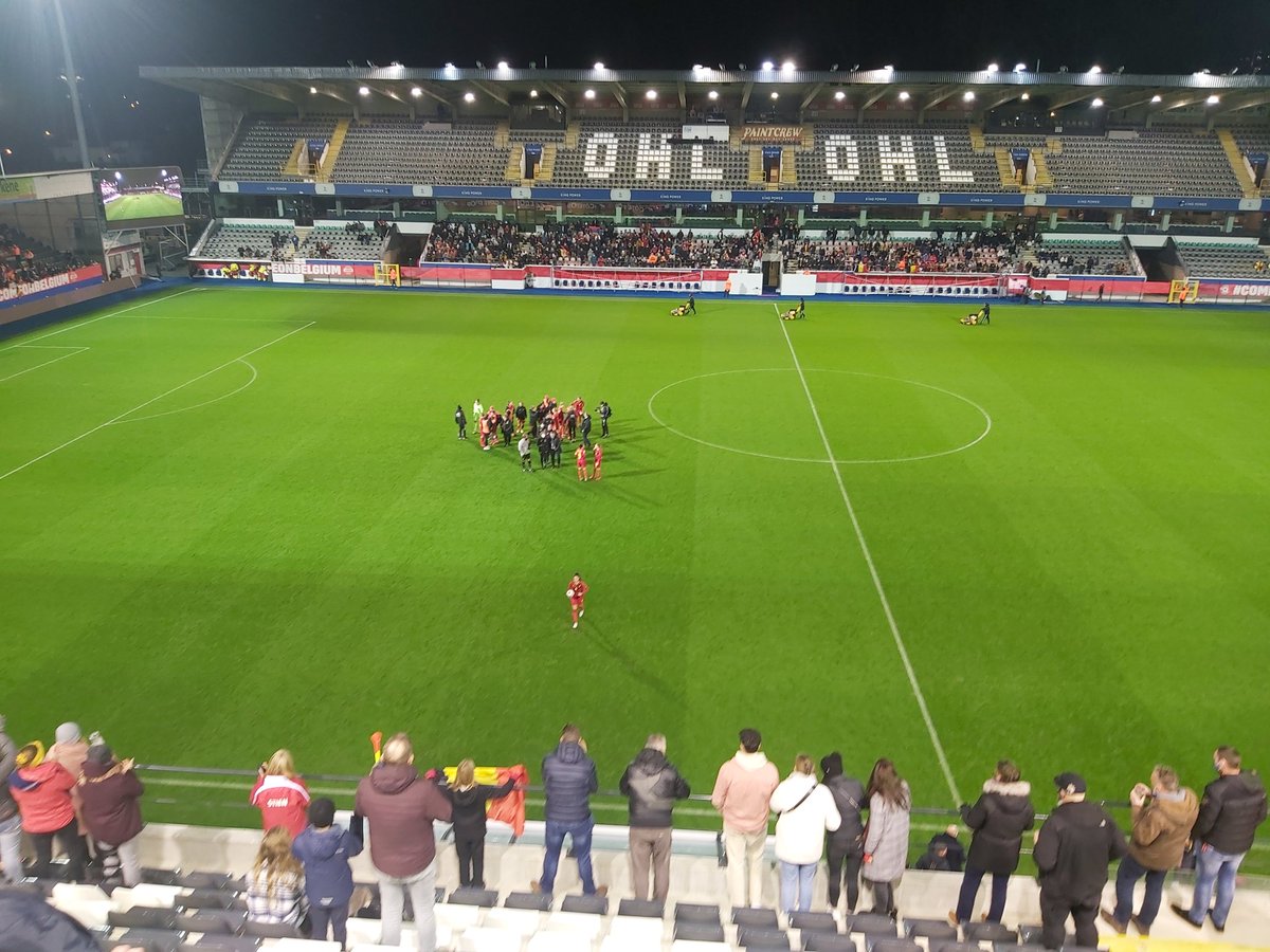 AurelieHerman's tweet photo. Quintuplé pour #Wullaert, mais c'est #Tysiak qui récupère la balle. Triplé pour l'arrière centrale, qui a ouvert son compteur-buts en sélection ce soir ⚽️⚽️⚽️🔥🔥🔥
#RedFlames #BELARM #FIFAWWC2023 https://t.co/bTKYEk5VL7