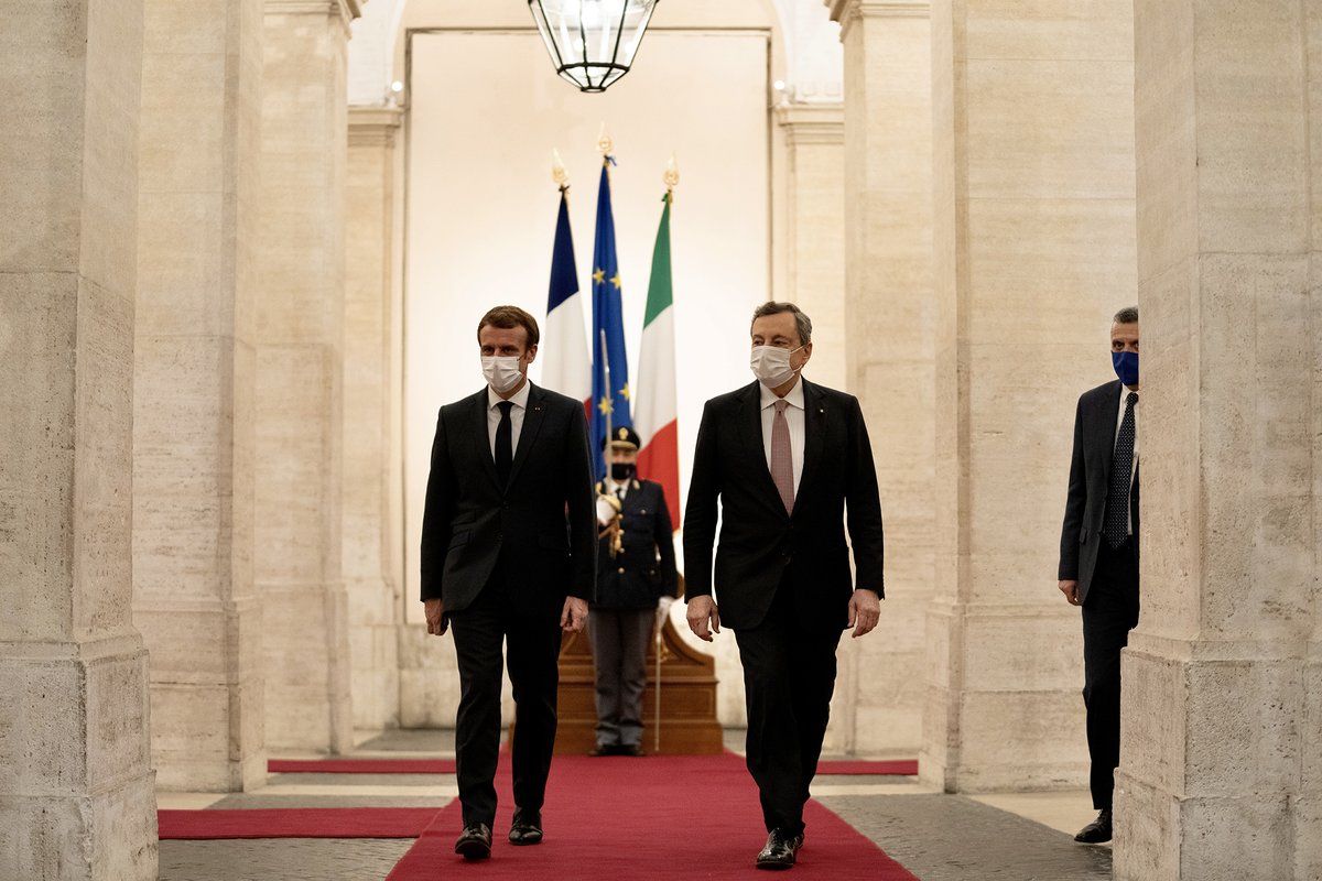 Palazzo_Chigi's tweet photo. Il Presidente del Consiglio, Mario Draghi, ha ricevuto a Palazzo Chigi il Presidente della Repubblica Francese, @EmmanuelMacron https://t.co/lFBLeiVOXx https://t.co/jpD6FOgcUu