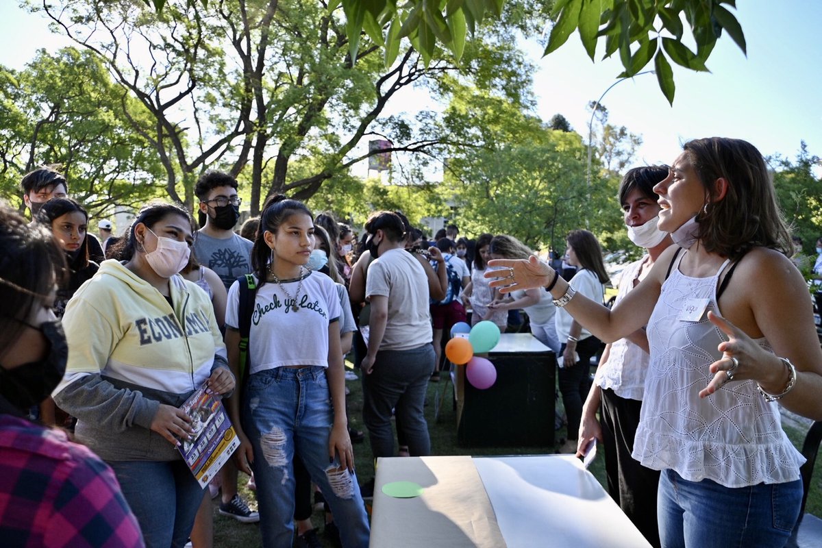 #Ahora 
🎉Comenzó la Feria de Proyectos de Extensión, organizada por la @SecExtensionFCE, en los jardines de la Facu 🌳.
🙌🏽 Entre juegos y actividades, #EstudiantesFCE, #DocentesFCE y miembros de organizaciones, presentaron los 11 proyectos de <a href="/cse_unc/">Compromiso Social Estudiantil</a> del 2021.