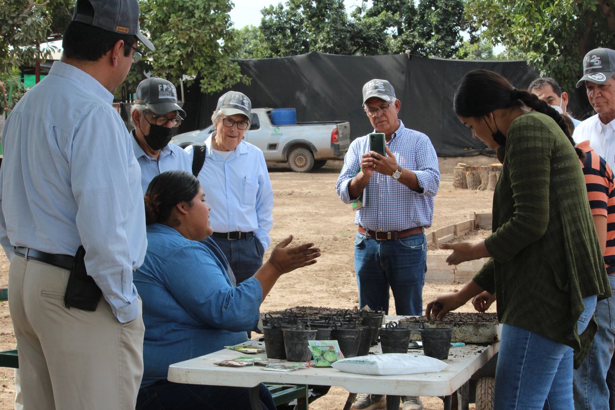 ProduceSinaloa's tweet photo. Después de la reunión se realizó un recorrido por el Centro de Innovación de FPS y sede de Expo Agro Sinaloa, en donde se dio muestra del avance de los proyectos de la fundación. https://t.co/eLlvmmbrRN