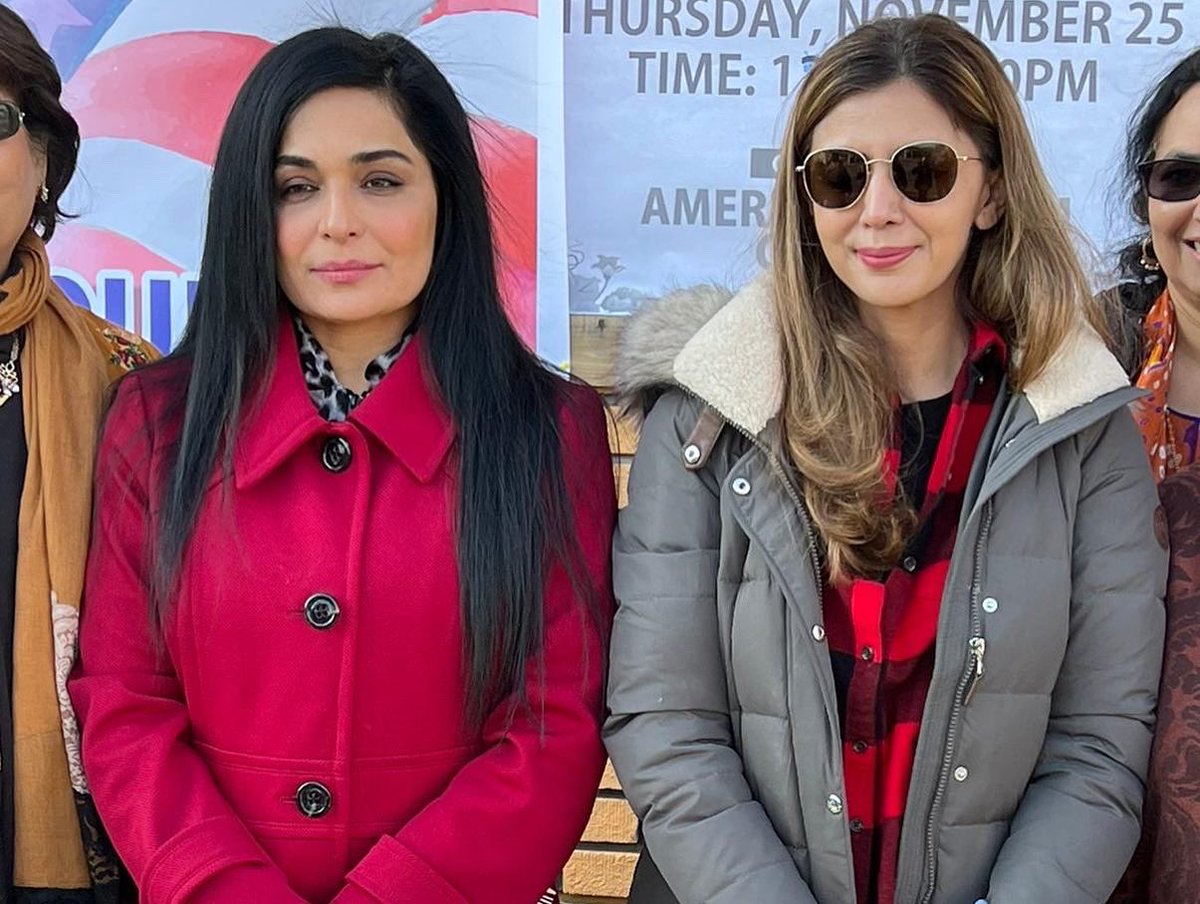meerairtaza's tweet photo. It was a pleasure to serve as a volunteer for American Muslim Council with Counsulate General Ayesha Ali. We distributed free food to needy people in the city of Newark, NJ. Very good initiative by the organization and so many volunteers. #Meerajee #PakistanConsulate #USA https://t.co/n5P15ZpRa5