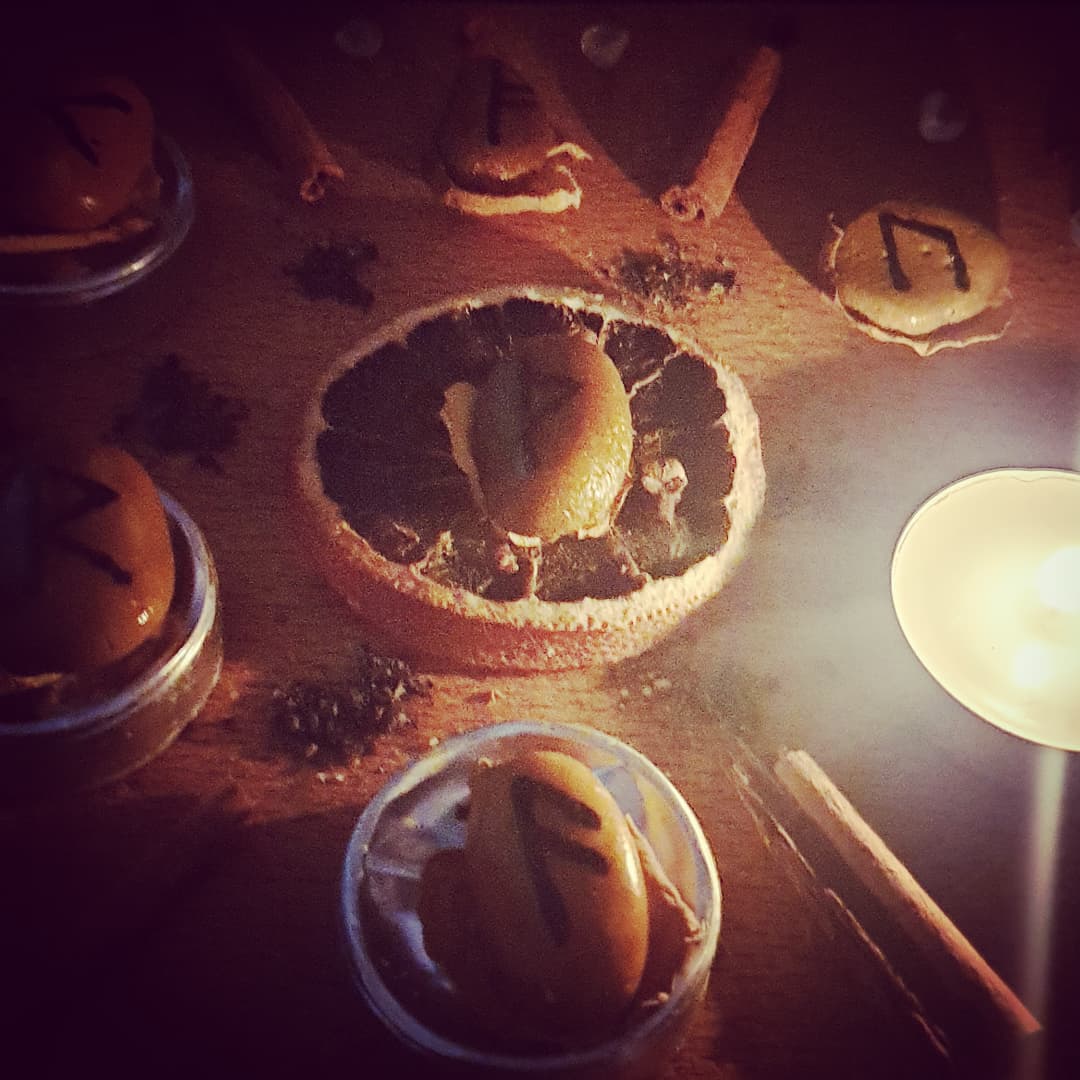 thecraeftcom's tweet photo. In the third sunwait we light,
The candle of Thurisaz so bright,
When the force of winter upon us lies,
May the return of spring in it riseππππ #wiccalifestyle #witch #sunwait #sunwaitcandles #candles #candle #rune #runes #magick #manifest #gratitude #advent #winter #Solstice https://t.co/D7GxpiG6DT