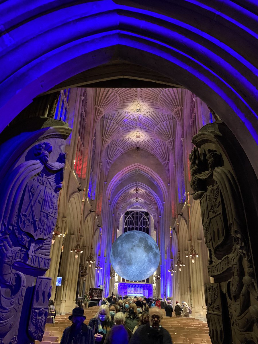 Greengirl758's tweet photo. 🤩😍 Beautiful service as ever from the amazing team at @DorothyHouseHC 🎄🤗⛪️🕯Beautiful and I wasn’t expecting that moon! 😯 🌙 #lightupalife #dorothyhouse #bathabbey #remembrance #serviceoflight #reflection #ThankfulThursday #beautiful #thursdayvibes https://t.co/piIeB0jdND